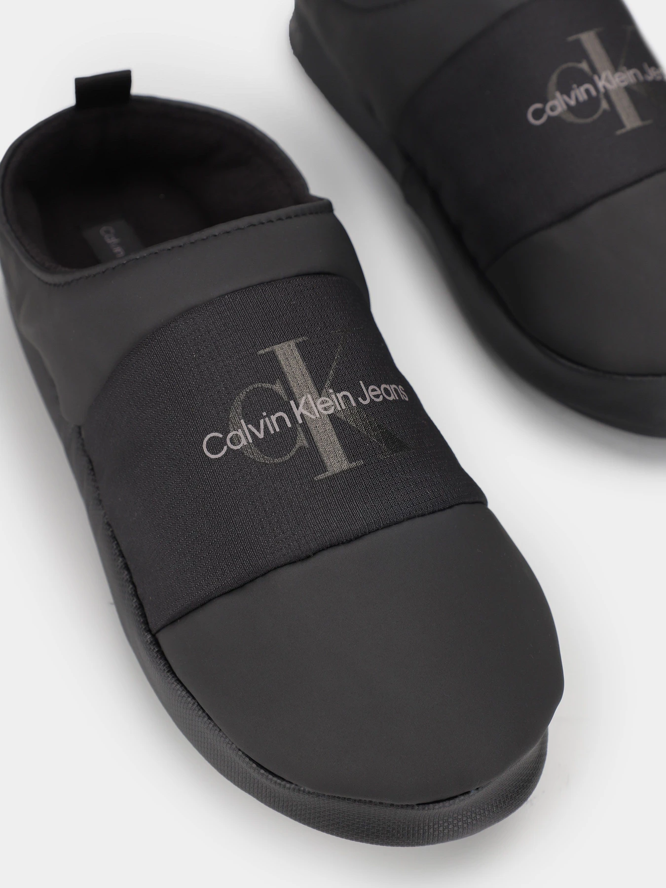 Тапки Calvin Klein Home Slipper Mono модель YM0YM00840-0GT Тапки Calvin Klein Home Slipper Mono модель YM0YM00840-0GT Фото