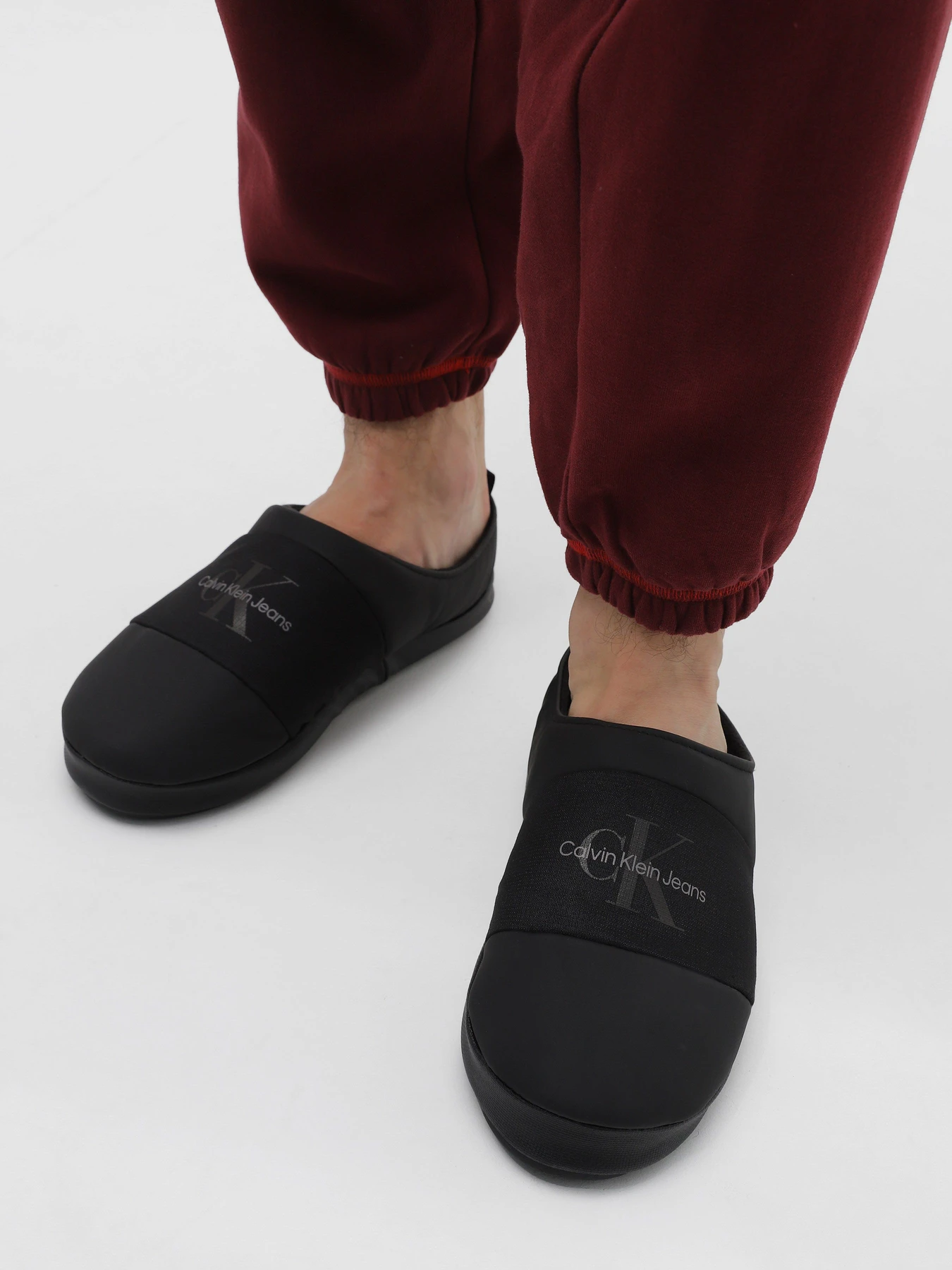 Тапки Calvin Klein Home Slipper Mono модель YM0YM00840-0GT Тапки Calvin Klein Home Slipper Mono модель YM0YM00840-0GT Фото