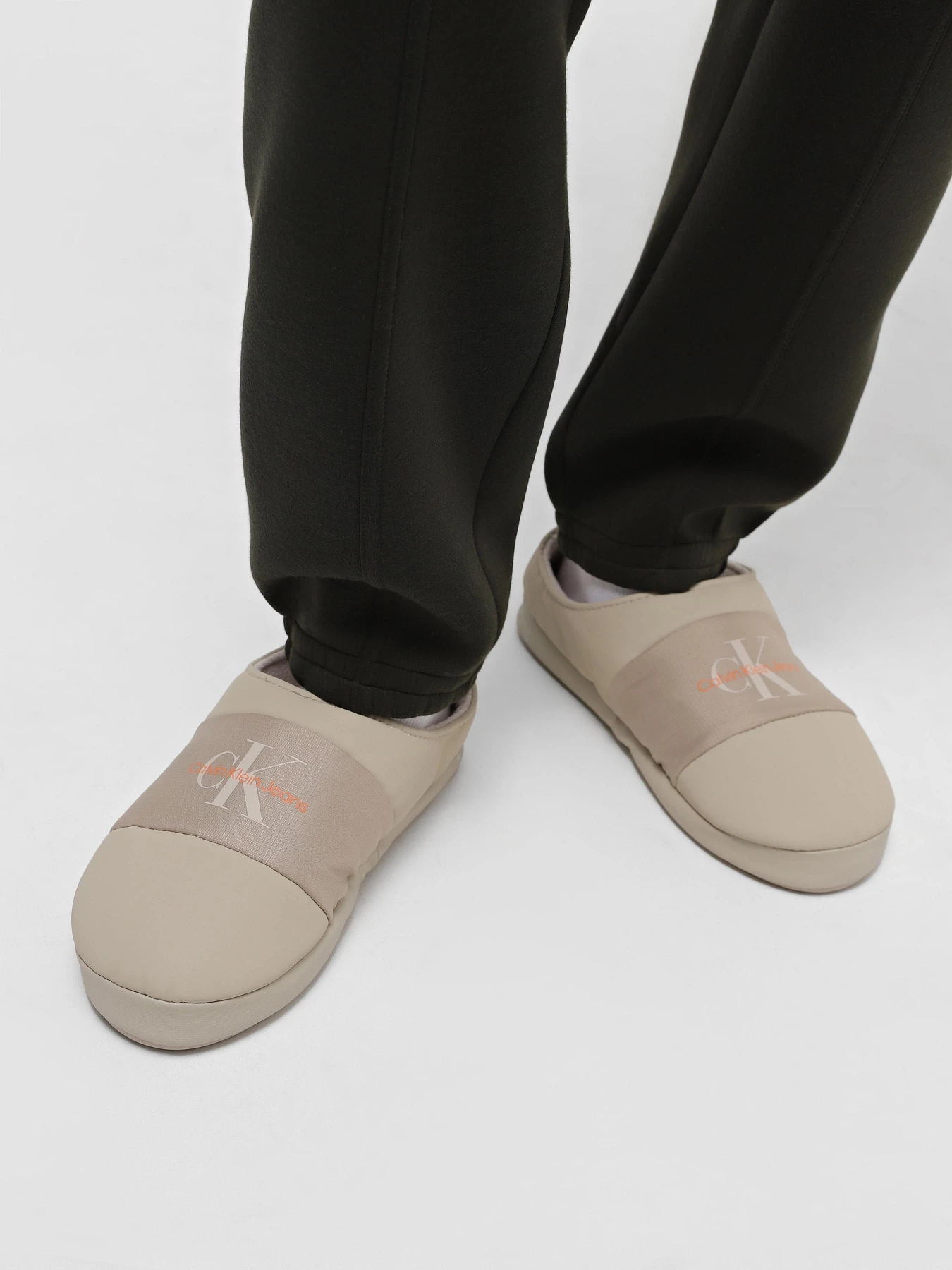 Капці Calvin Klein Home Slipper Mono модель YM0YM00840-0HE Капці Calvin Klein Home Slipper Mono модель YM0YM00840-0HE Фото