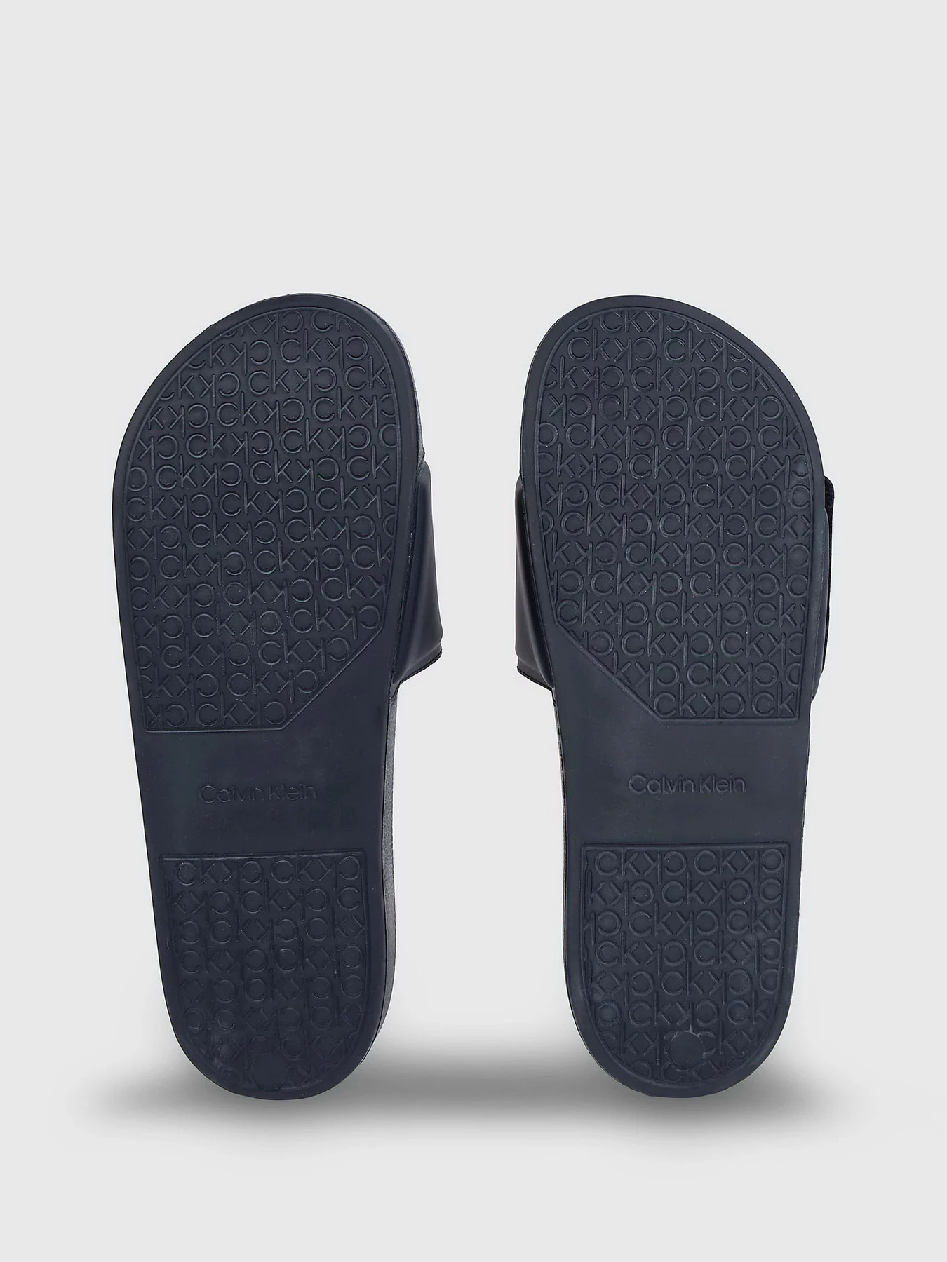 Шлёпанцы Calvin Klein Pool Slide Adj модель HM0HM01357-DW4 Шлёпанцы Calvin Klein Pool Slide Adj модель HM0HM01357-DW4 Фото