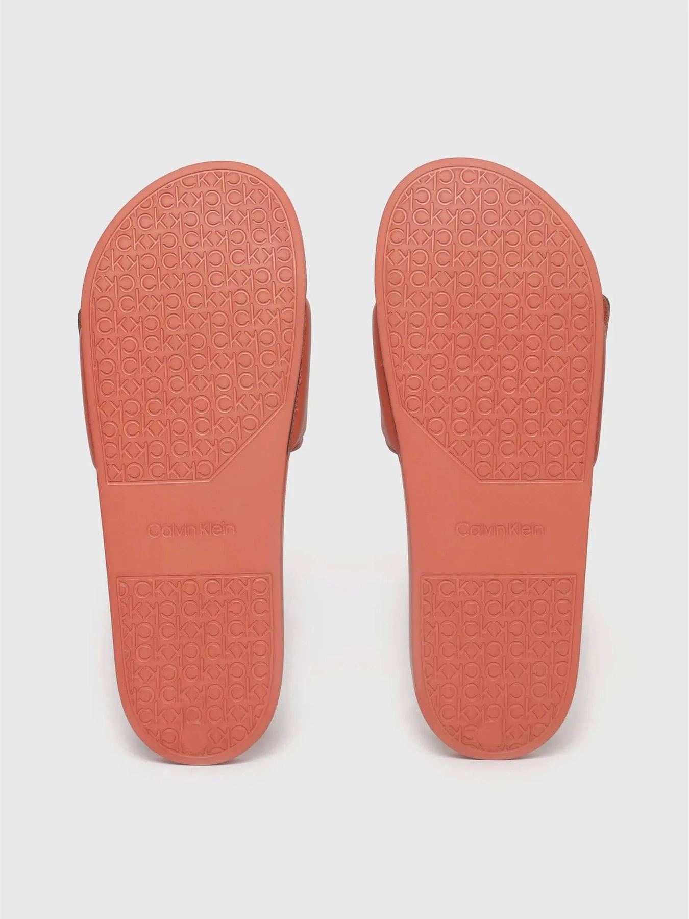 Шльопанці Calvin Klein Pool Slide Adj модель HM0HM01357-GOZ Шльопанці Calvin Klein Pool Slide Adj модель HM0HM01357-GOZ Фото