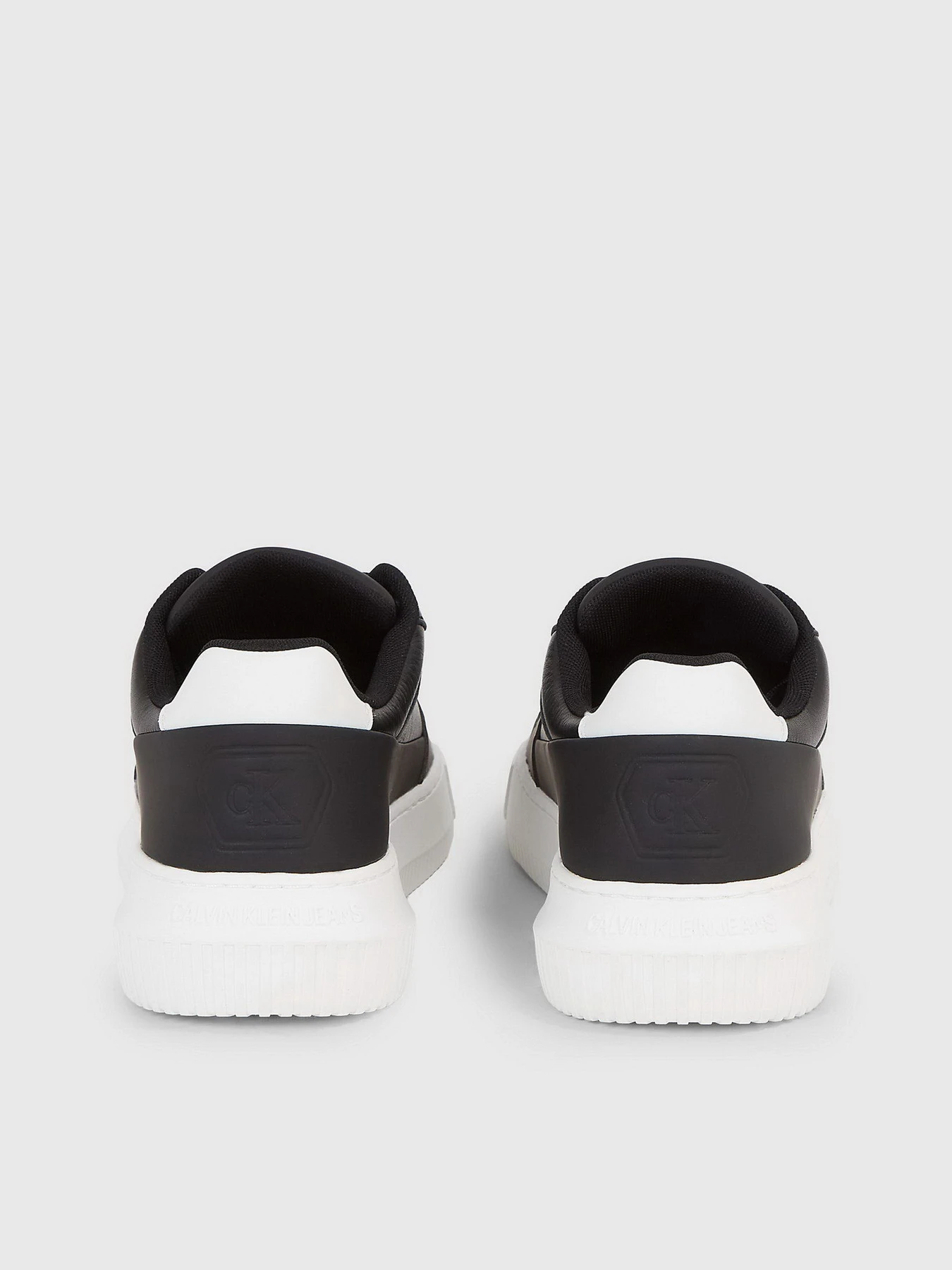Кросівки Calvin Klein Chunky Cupsole Low Lth In Sat модель YM0YM00873-0GM Кросівки Calvin Klein Chunky Cupsole Low Lth In Sat модель YM0YM00873-0GM Фото