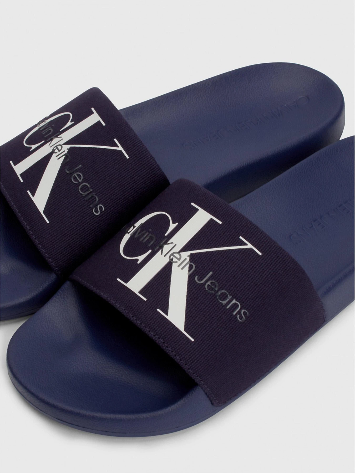 Шльопанці Calvin Klein Slide Monogram Co модель YM0YM00061-0GY Фото