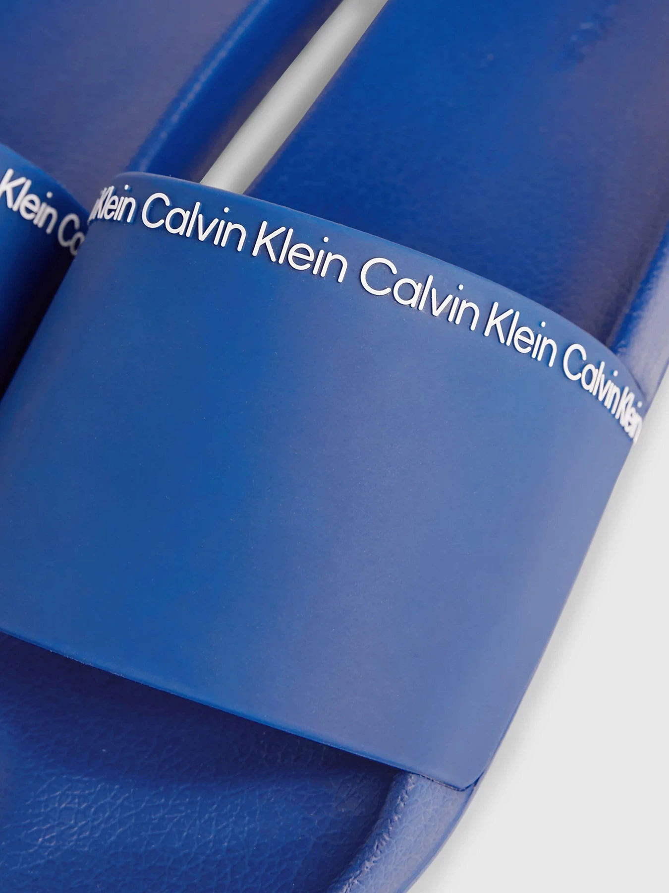 Шльопанці Calvin Klein Pool Slide Rubber модель HM0HM00981-C41 Фото
