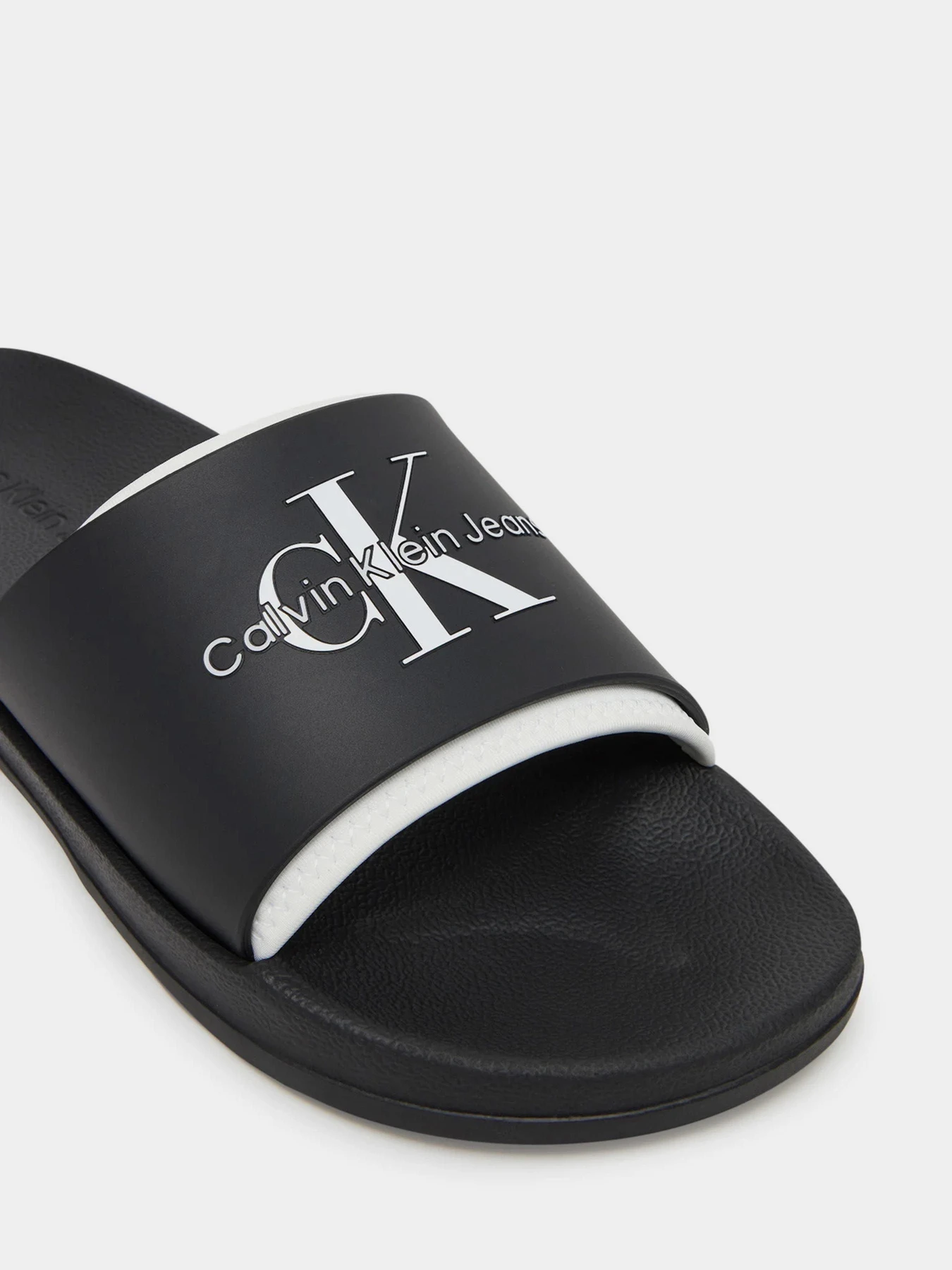 Шлёпанцы Calvin Klein модель YM0YM00361-0GM Шлёпанцы Calvin Klein модель YM0YM00361-0GM Фото