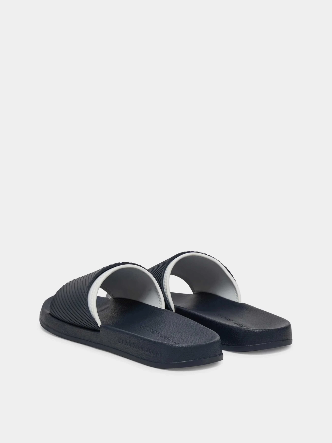 Шлёпанцы Calvin Klein модель YM0YM01234-DW4 Шлёпанцы Calvin Klein модель YM0YM01234-DW4 Фото
