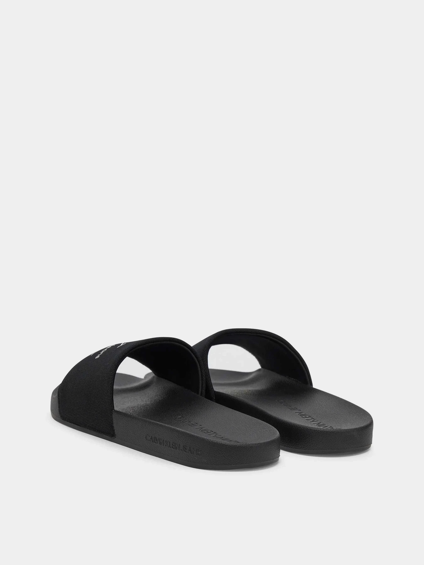 Шльопанці Calvin Klein модель YM0YM01271-0GJ Фото
