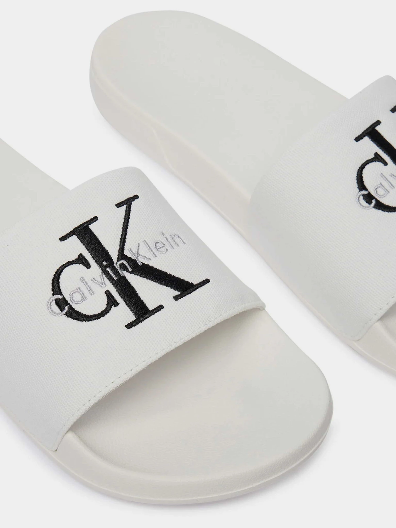 Шлёпанцы Calvin Klein ESS SLIDE CV модель YM0YM01393-0K4 Шлёпанцы Calvin Klein ESS SLIDE CV модель YM0YM01393-0K4 Фото