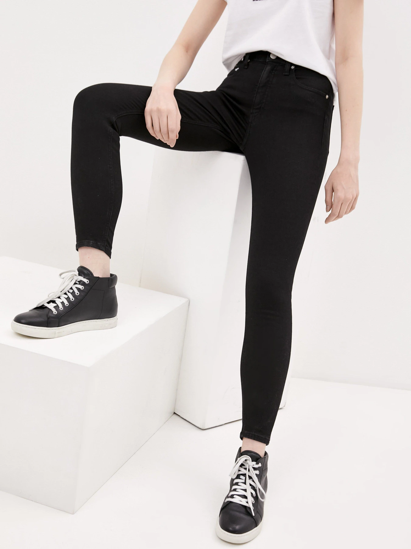 Джинсы Calvin Klein Jeans модель J20J215526_1BY Фото