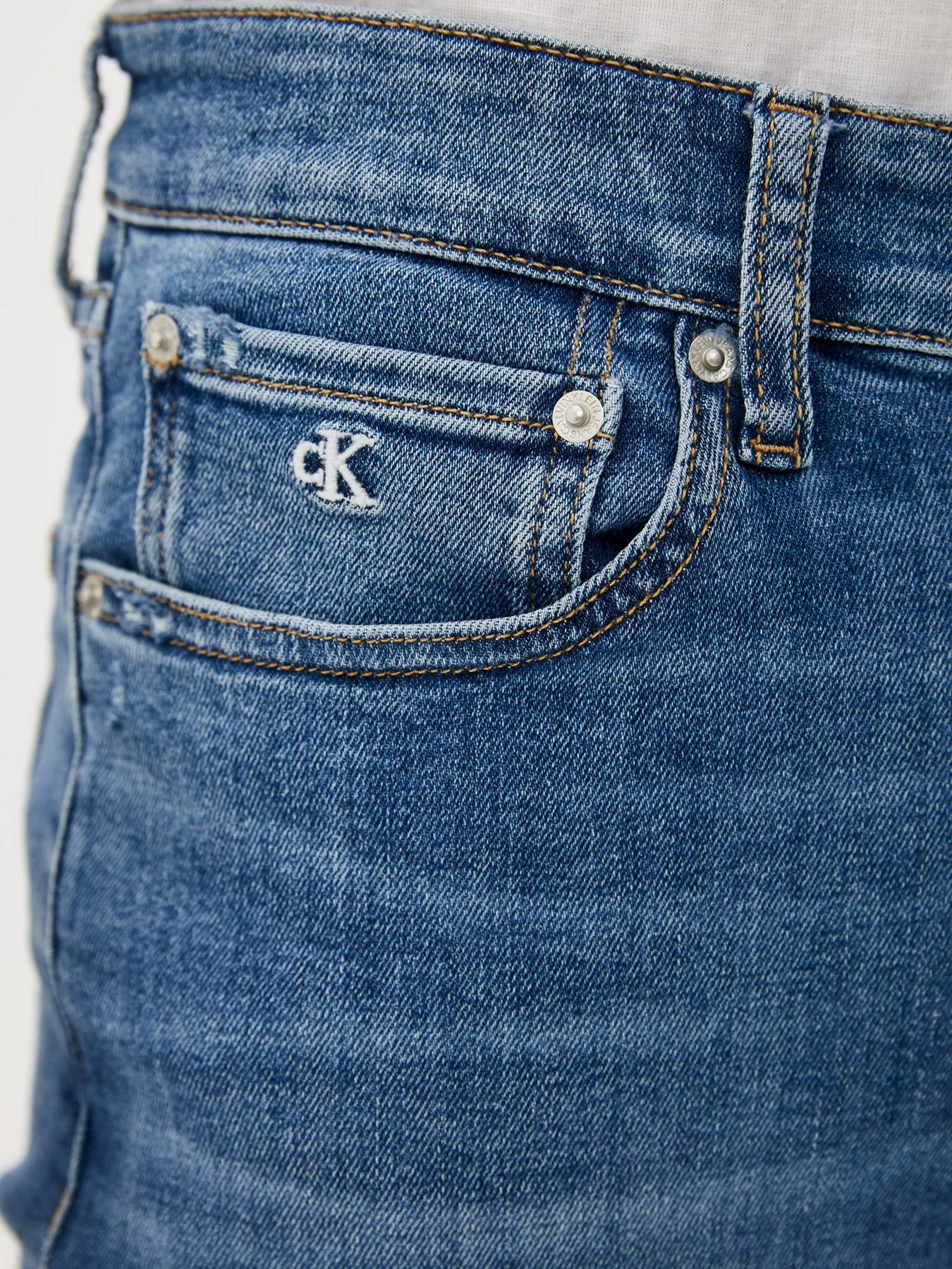 Джинсы Calvin Klein Jeans модель J30J317768_1A4 Джинсы Calvin Klein Jeans модель J30J317768_1A4 Фото