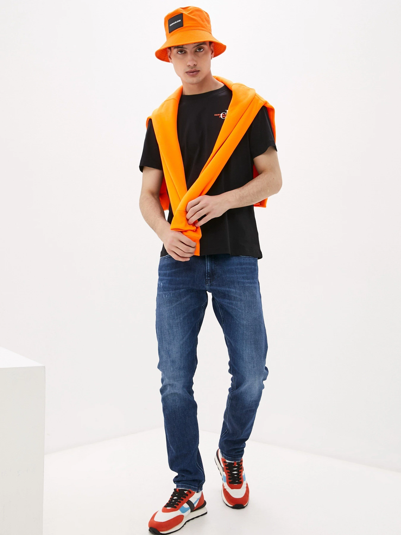 Джинси Calvin Klein Jeans Slim модель J30J317816_1BJ Джинси Calvin Klein Jeans Slim модель J30J317816_1BJ Фото