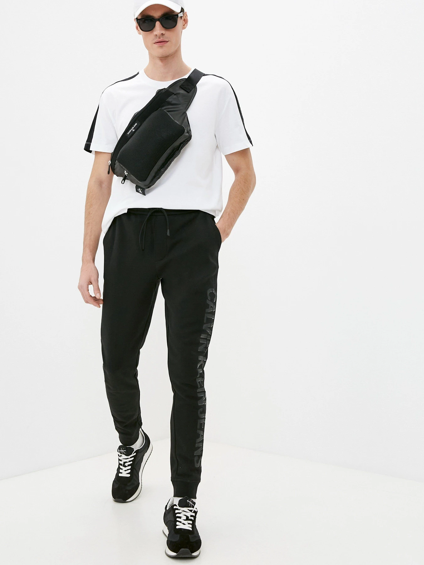 Брюки Calvin Klein Jeans модель J30J317995_BEH Фото