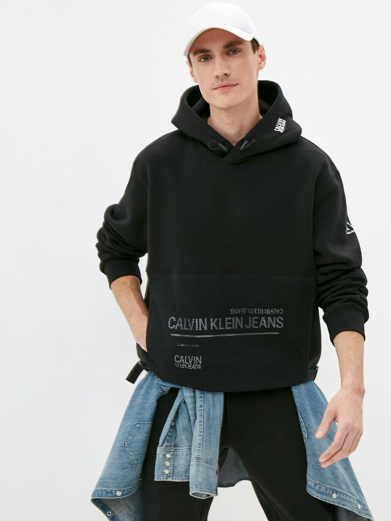 Худи и свитшоты Calvin Klein Jeans модель J30J318142_BEH Худи и свитшоты Calvin Klein Jeans модель J30J318142_BEH Фото