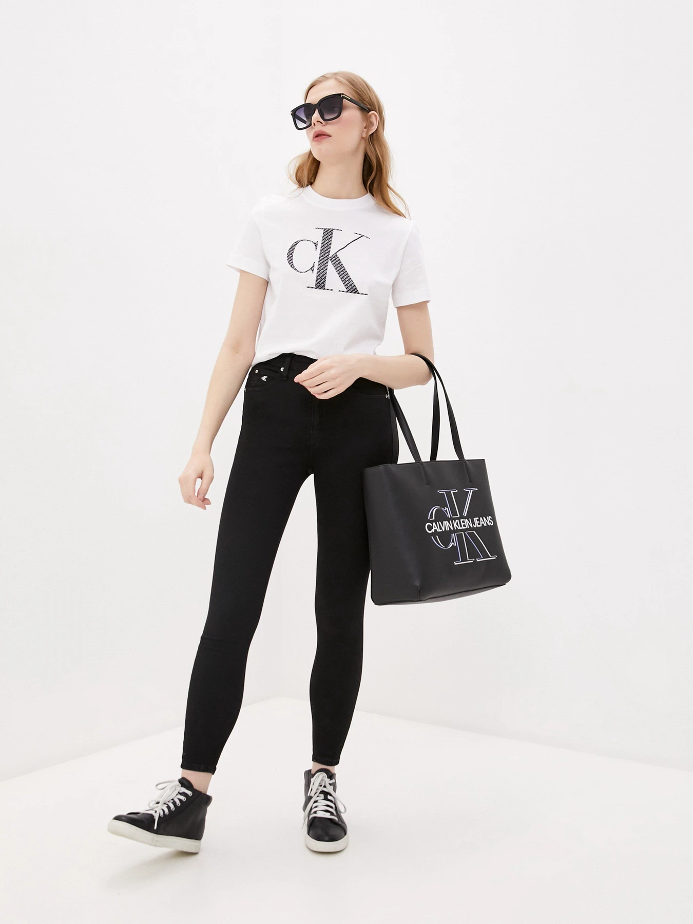Футболки и поло Calvin Klein Jeans модель J20J215605_0K6 Фото