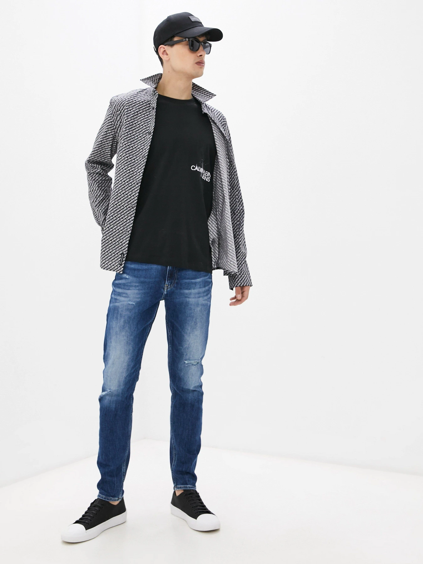 Джинсы Calvin Klein Jeans модель J30J318260_1BJ Джинсы Calvin Klein Jeans модель J30J318260_1BJ Фото