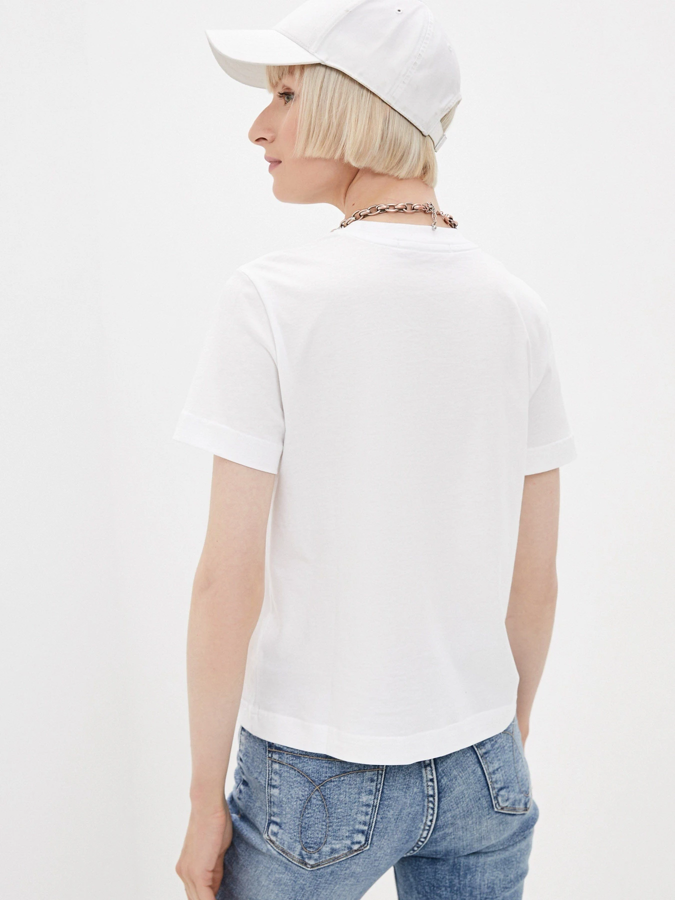 Футболки и поло Calvin Klein Jeans модель J20J215605_YAF Футболки и поло Calvin Klein Jeans модель J20J215605_YAF Фото