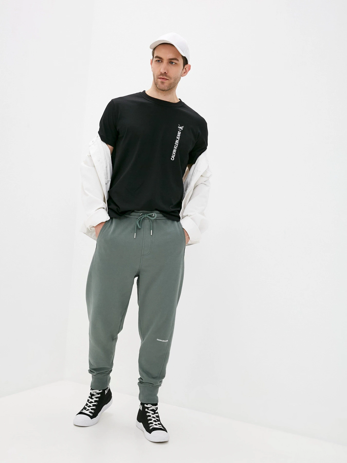 Футболки и поло Calvin Klein Jeans модель J30J318303_BEH Футболки и поло Calvin Klein Jeans модель J30J318303_BEH Фото