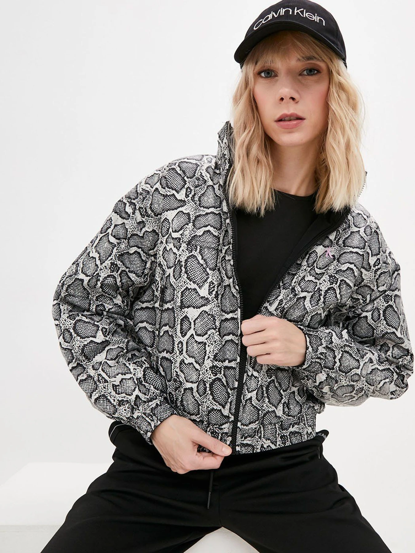 Куртки и дубленки Calvin Klein Jeans модель J20J216258_BEH Куртки и дубленки Calvin Klein Jeans модель J20J216258_BEH Фото