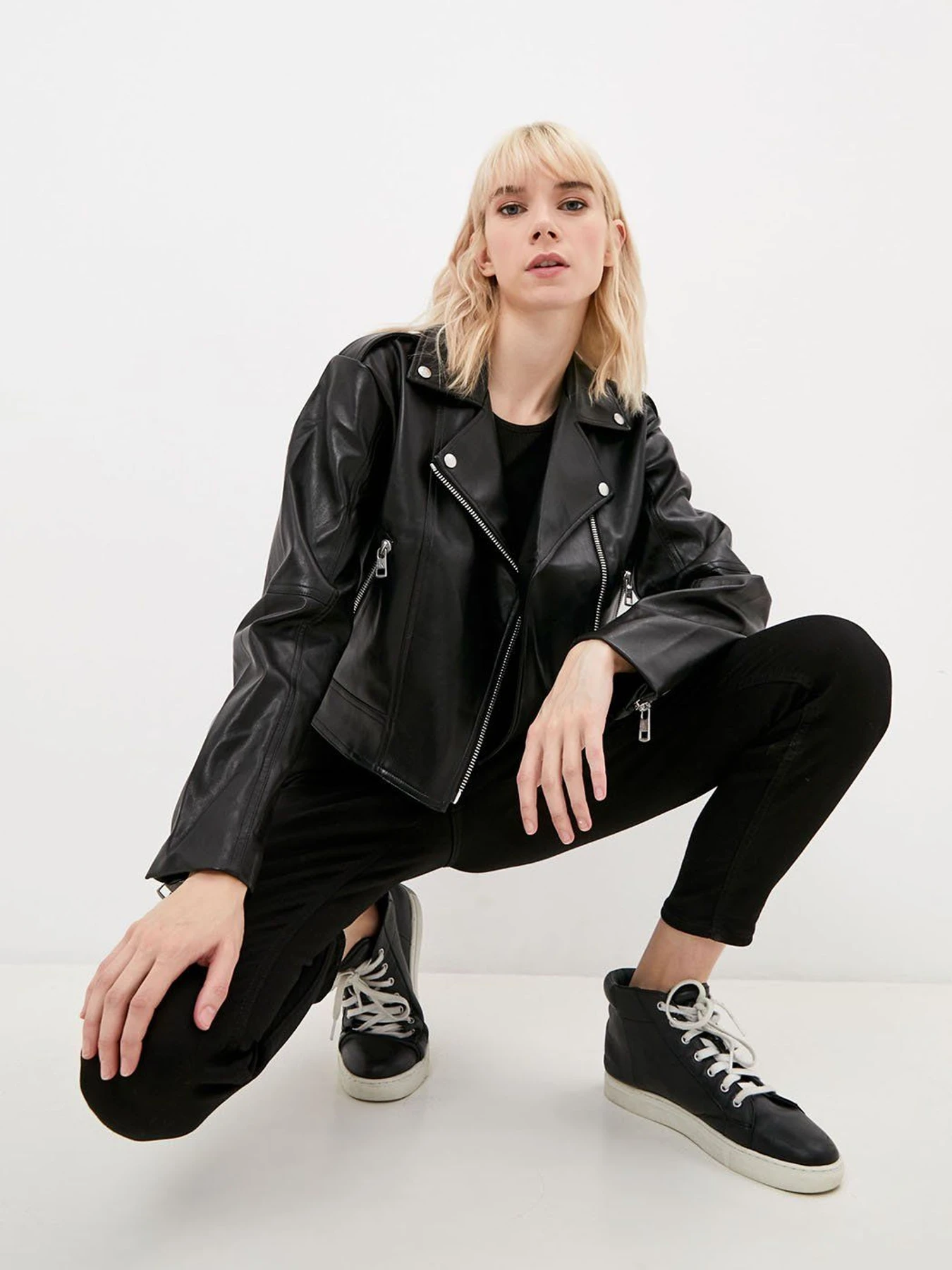 Куртки и дубленки Calvin Klein Jeans модель J20J216264_BEH Куртки и дубленки Calvin Klein Jeans модель J20J216264_BEH Фото