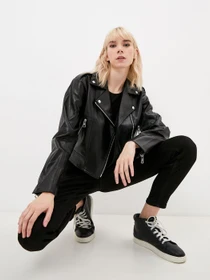 Куртки и дубленки Calvin Klein Jeans модель J20J216264_BEH Фото