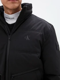 Куртки та дублянки Calvin Klein Jeans модель J30J318689_BEH Фото