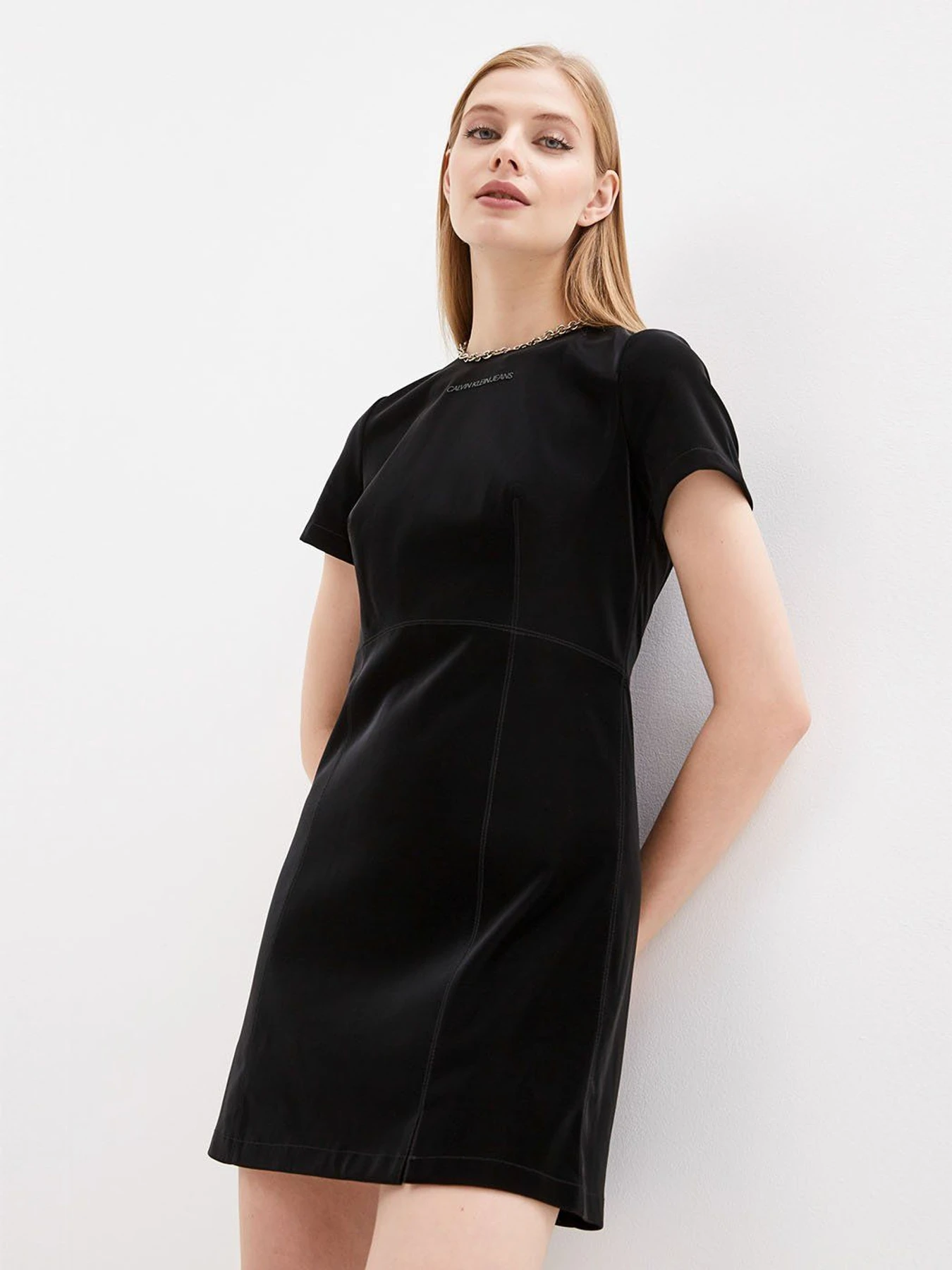 Платья Calvin Klein Jeans модель J20J216676_BEH Платья Calvin Klein Jeans модель J20J216676_BEH Фото