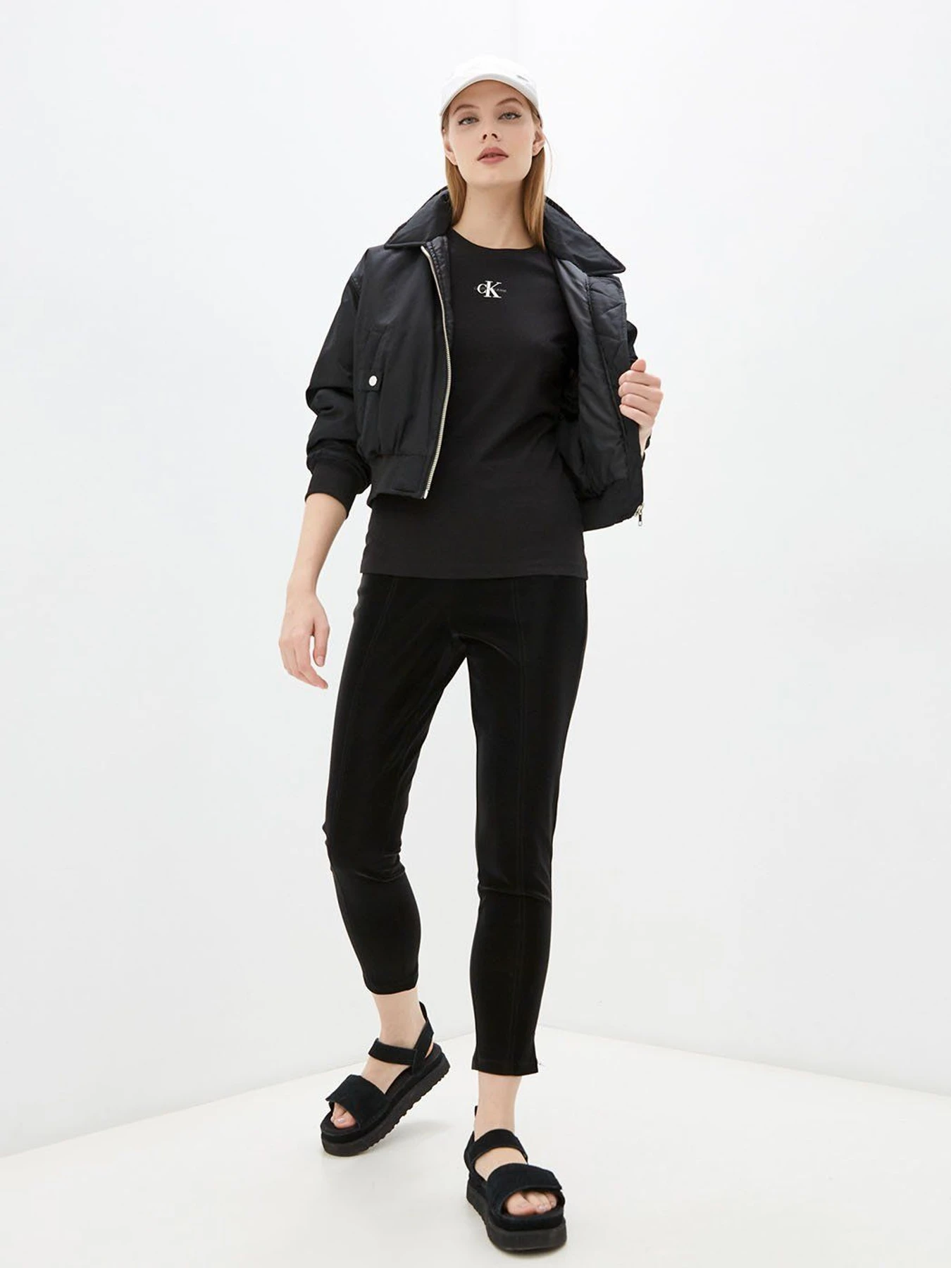 Футболки и поло Calvin Klein Jeans модель J20J217314_BEH Футболки и поло Calvin Klein Jeans модель J20J217314_BEH Фото