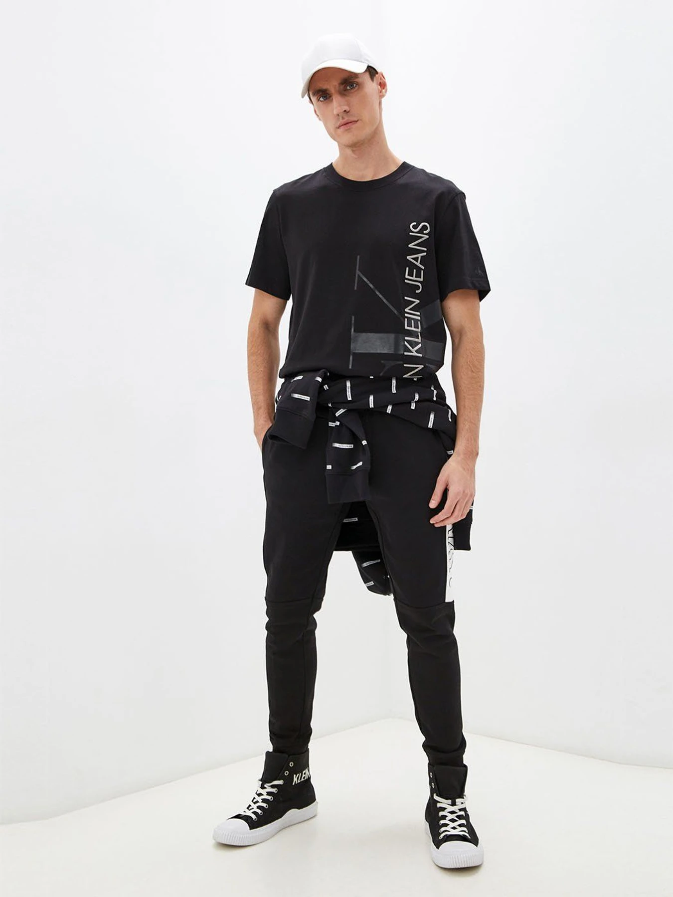Футболки и поло Calvin Klein Jeans модель J30J318736_BEH Фото