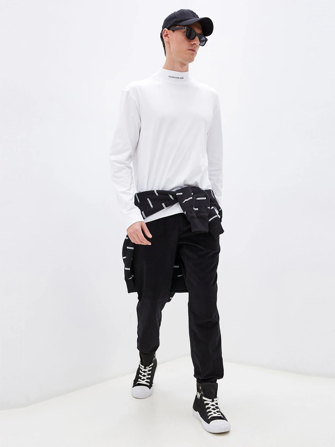 Футболки и поло Calvin Klein Jeans модель J30J319313_YAF Футболки и поло Calvin Klein Jeans модель J30J319313_YAF Фото
