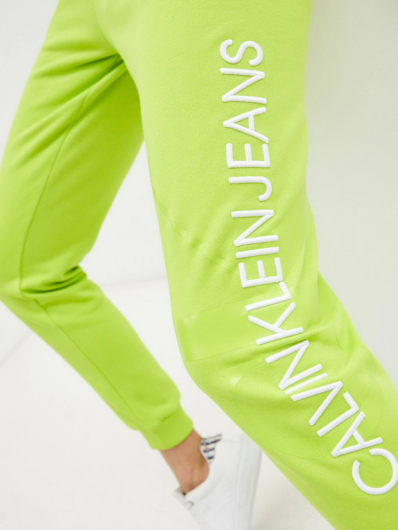 Штани Calvin Klein Jeans модель J20J216582_LAG Фото