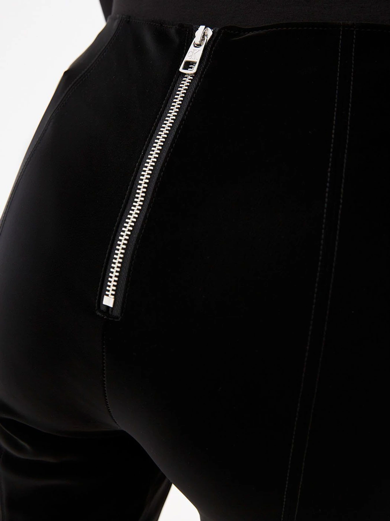 Брюки Calvin Klein Jeans модель J20J216675_BEH Фото