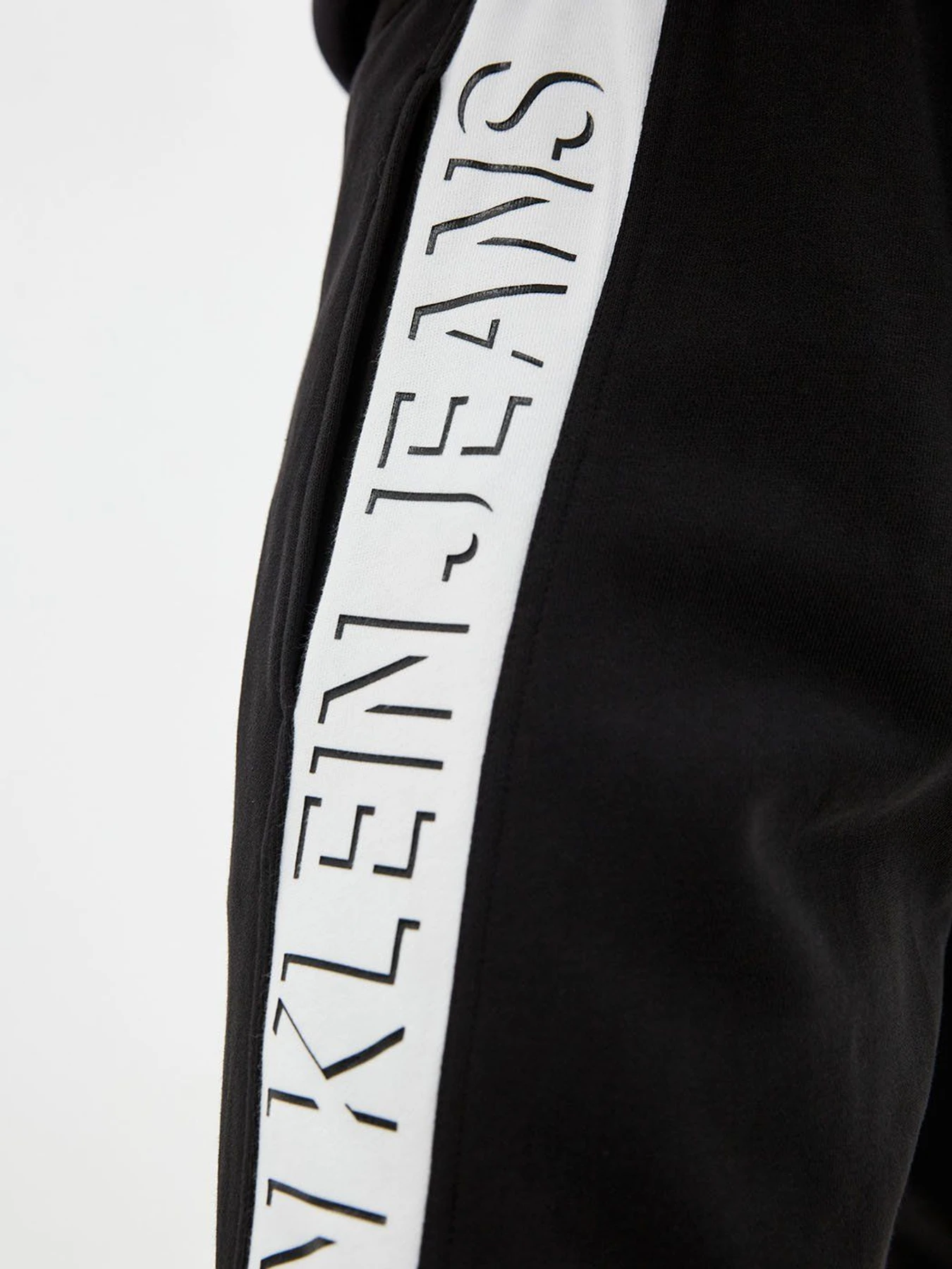 Брюки Calvin Klein Jeans модель J30J318590_BEH Брюки Calvin Klein Jeans модель J30J318590_BEH Фото