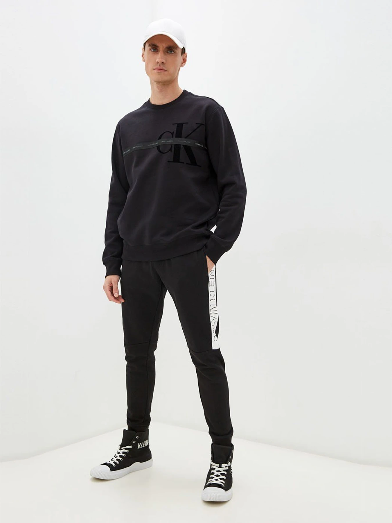 Брюки Calvin Klein Jeans модель J30J318590_BEH Брюки Calvin Klein Jeans модель J30J318590_BEH Фото