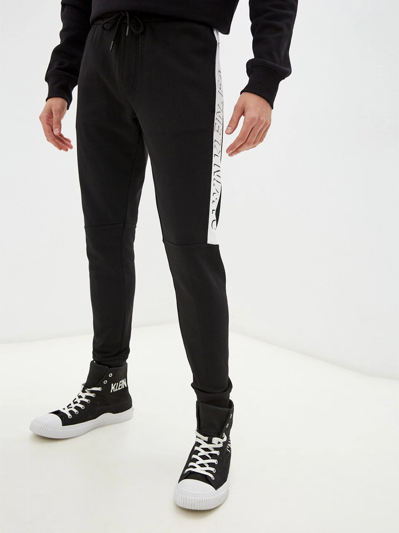 Брюки Calvin Klein Jeans модель J30J318590_BEH Брюки Calvin Klein Jeans модель J30J318590_BEH Фото