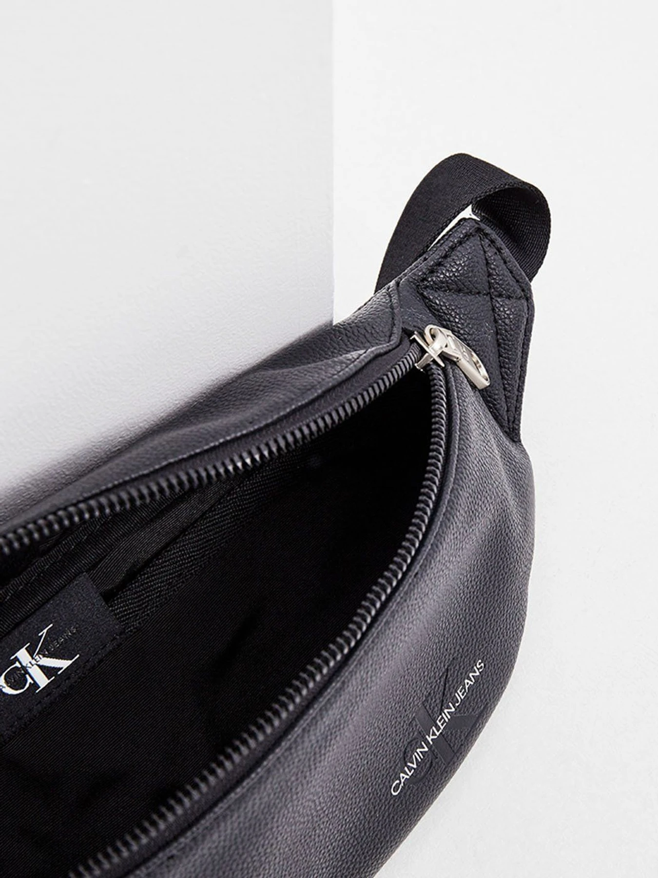 Сумки Calvin Klein Jeans модель K50K507215_BDS Фото