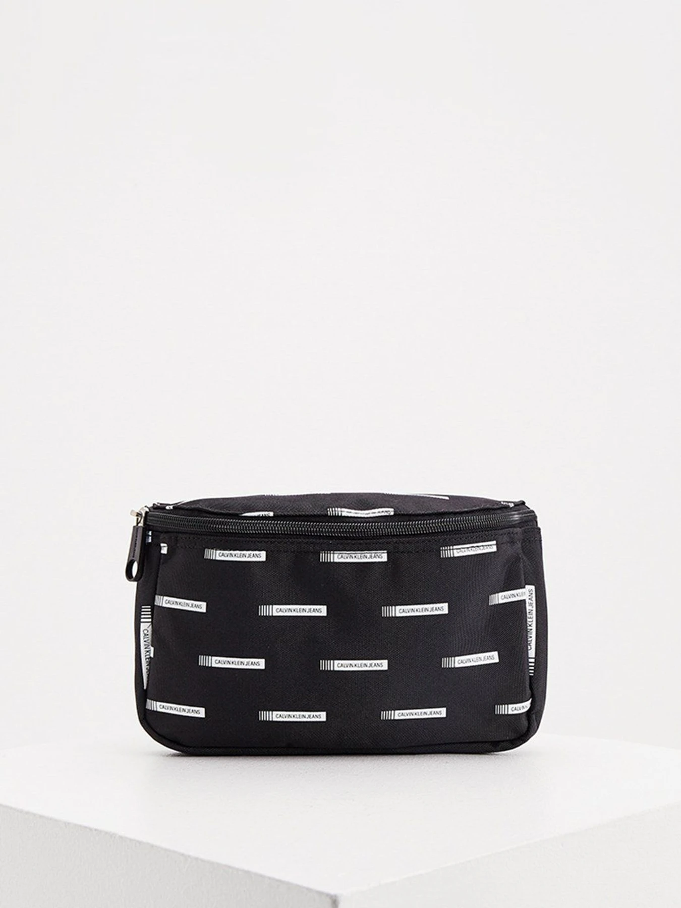 Сумки Calvin Klein Jeans модель K50K507585_01N Сумки Calvin Klein Jeans модель K50K507585_01N Фото