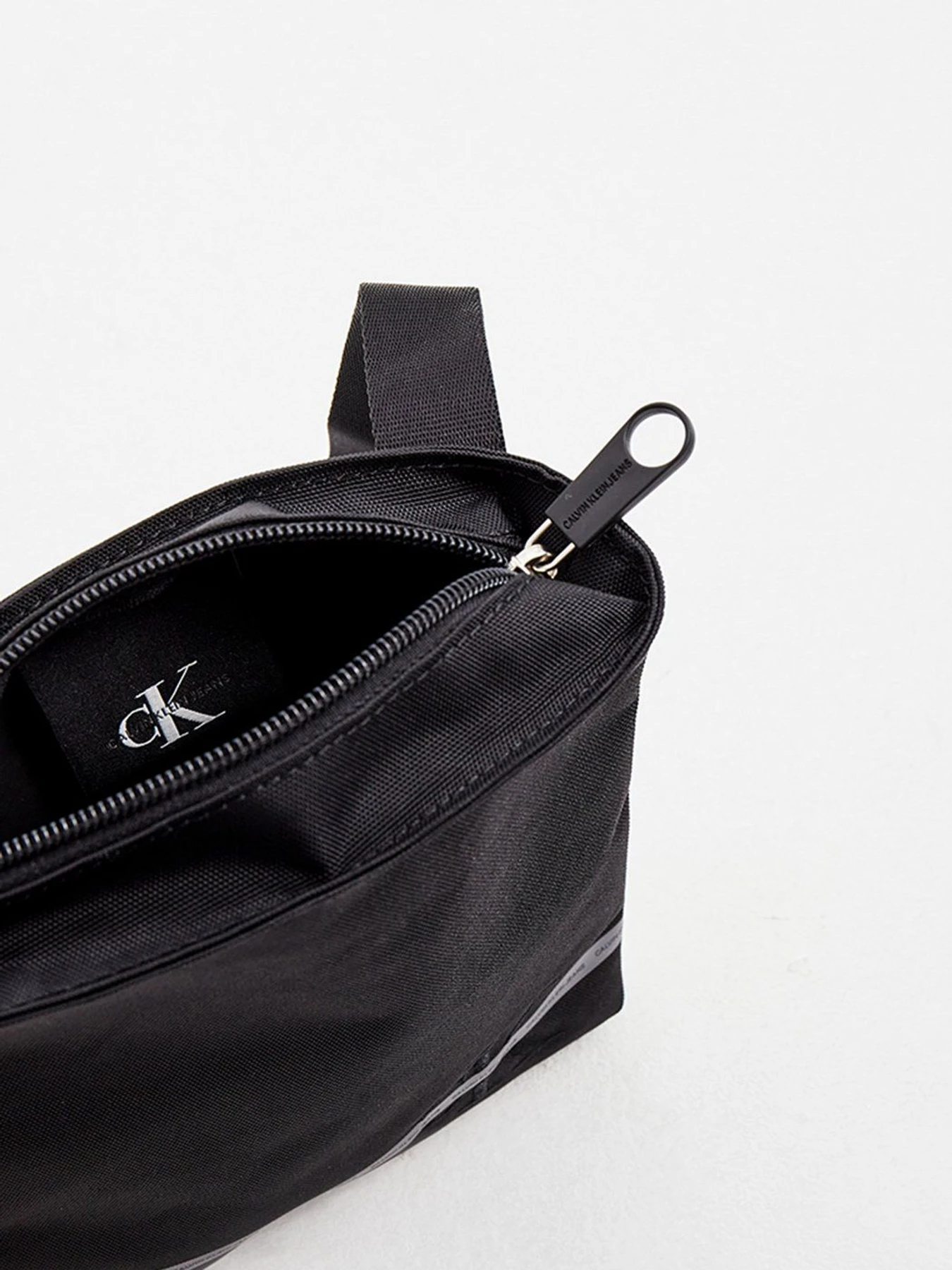 Сумки Calvin Klein Jeans модель K50K507588_BDS Сумки Calvin Klein Jeans модель K50K507588_BDS Фото