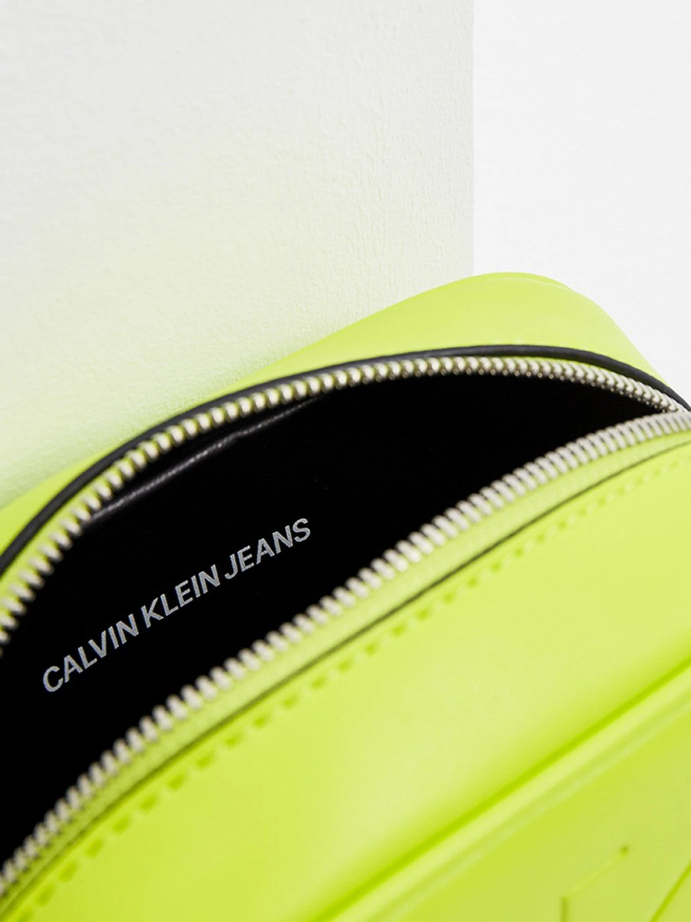 Сумки Calvin Klein Jeans модель K60K608373_LAG Фото