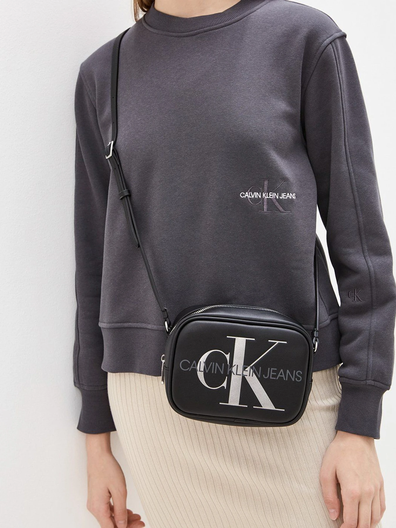 Сумки Calvin Klein Jeans модель K60K608376_BDS Сумки Calvin Klein Jeans модель K60K608376_BDS Фото