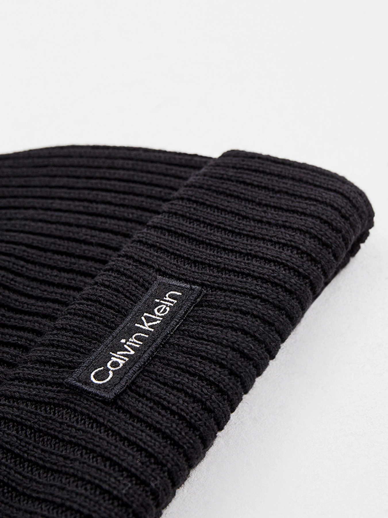Шапки и кепки Calvin Klein Jeans Felt Patch Docker Beanie модель K50K507448_BAX Шапки и кепки Calvin Klein Jeans Felt Patch Docker Beanie модель K50K507448_BAX Фото