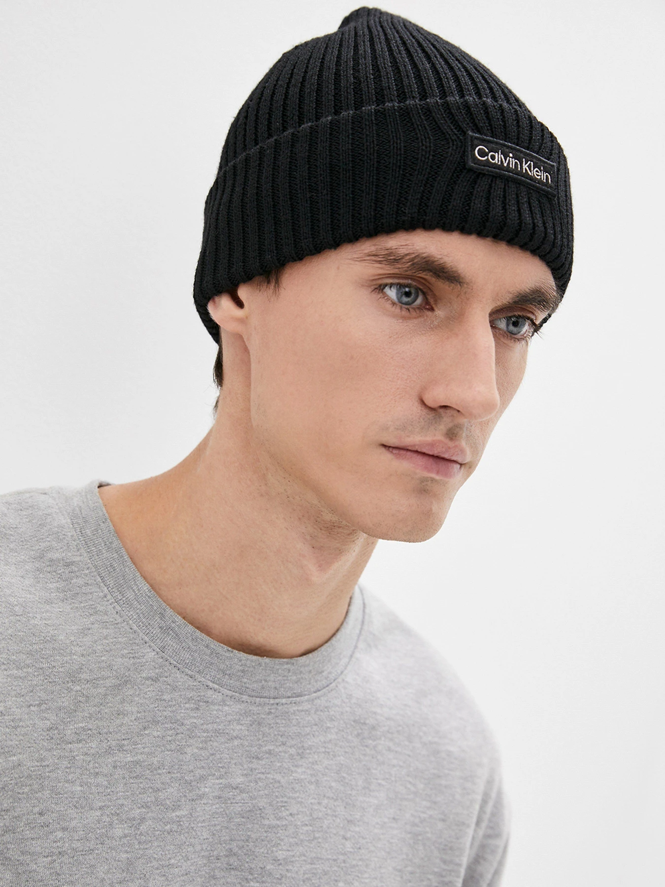 Шапки и кепки Calvin Klein Jeans Felt Patch Docker Beanie модель K50K507448_BAX Шапки и кепки Calvin Klein Jeans Felt Patch Docker Beanie модель K50K507448_BAX Фото
