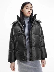 Куртки и дубленки Calvin Klein Jeans Down Shiny модель J20J216884_BEH Фото