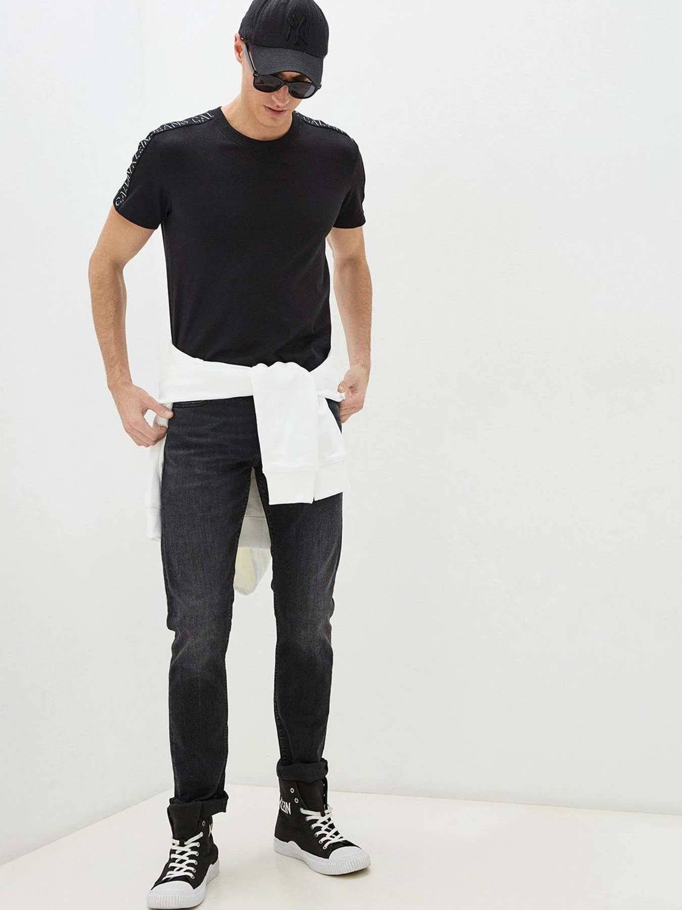 Футболки и поло Calvin Klein Jeans модель J30J318737_BEH Футболки и поло Calvin Klein Jeans модель J30J318737_BEH Фото