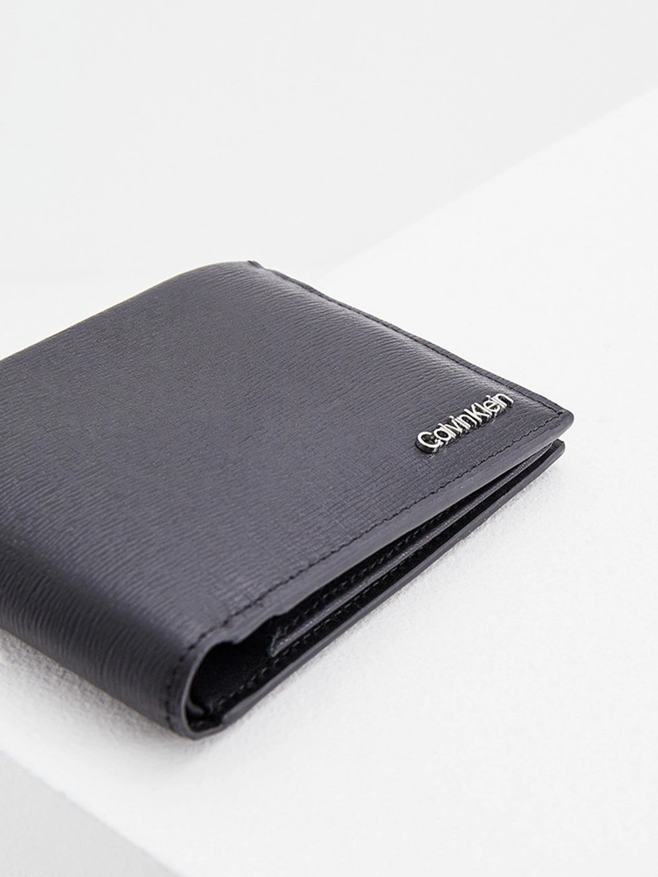 Кошельки Calvin Klein Jeans модель K50K507394_BAX Кошельки Calvin Klein Jeans модель K50K507394_BAX Фото