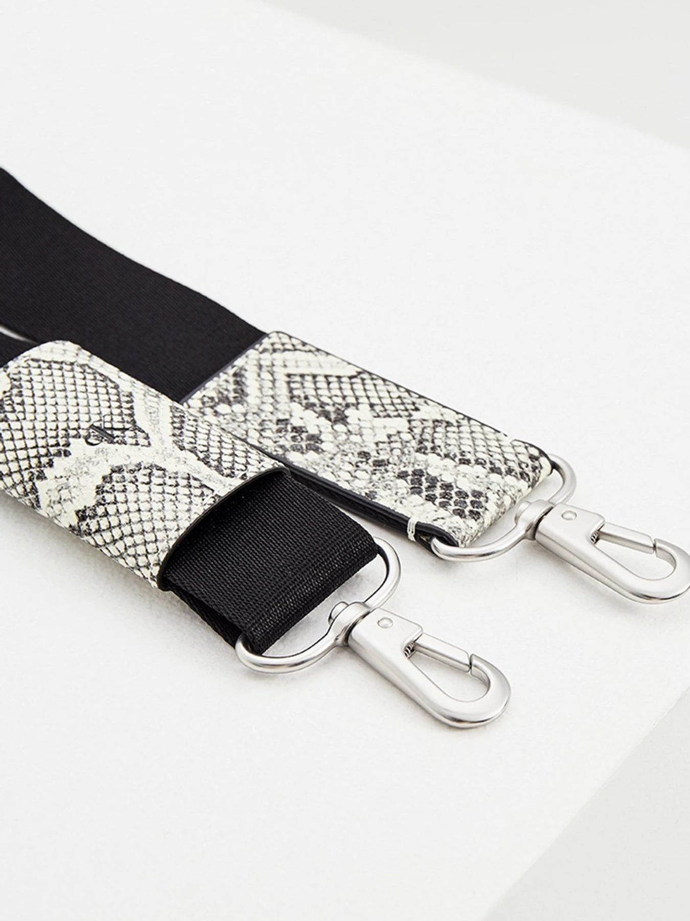 Сумки Calvin Klein Jeans модель K60K608226_0GJ Сумки Calvin Klein Jeans модель K60K608226_0GJ Фото
