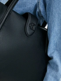 Сумки Calvin Klein Jeans модель K60K608228_BDS Фото