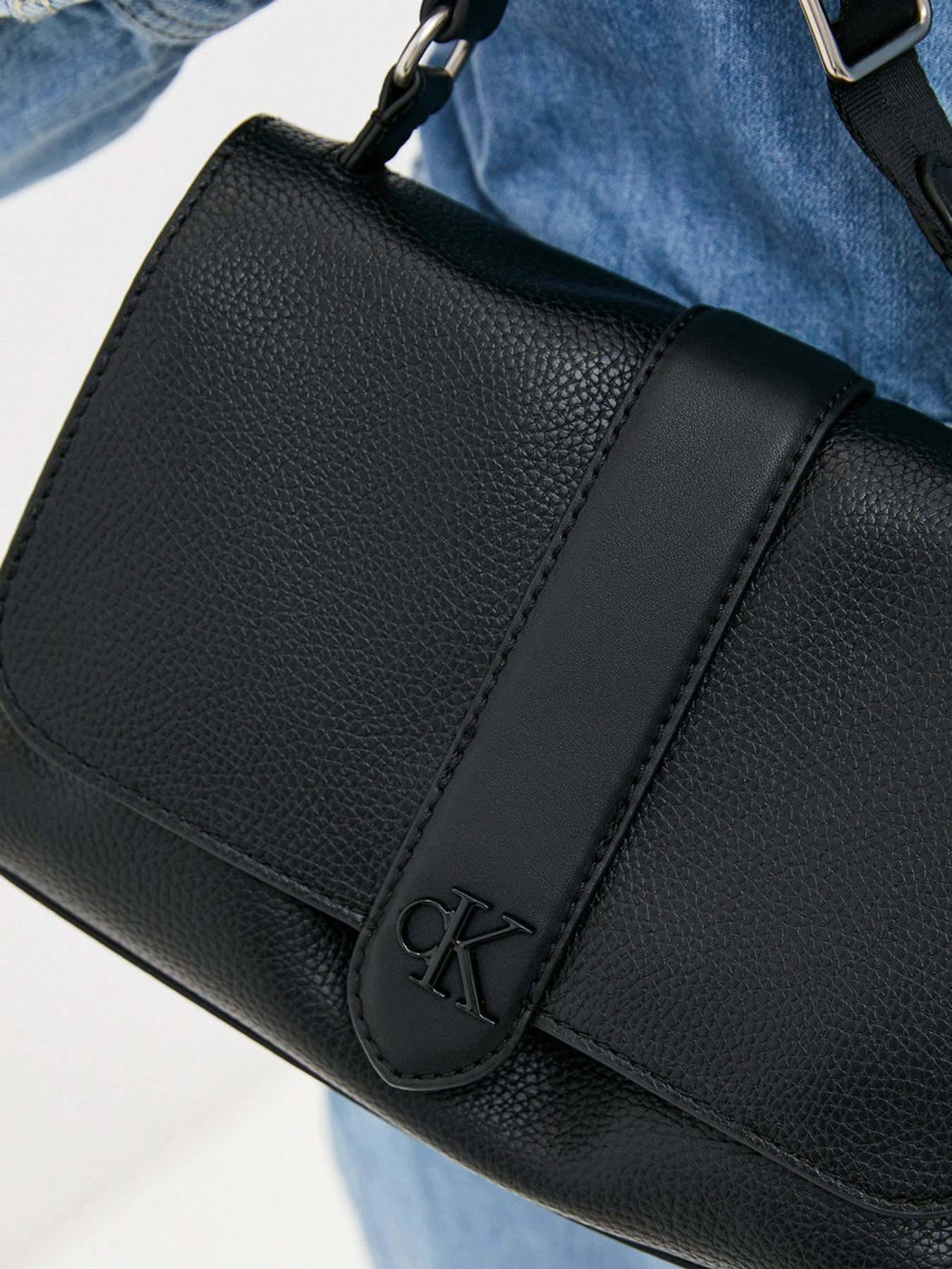 Сумки Calvin Klein Jeans модель K60K608268_BDS Сумки Calvin Klein Jeans модель K60K608268_BDS Фото