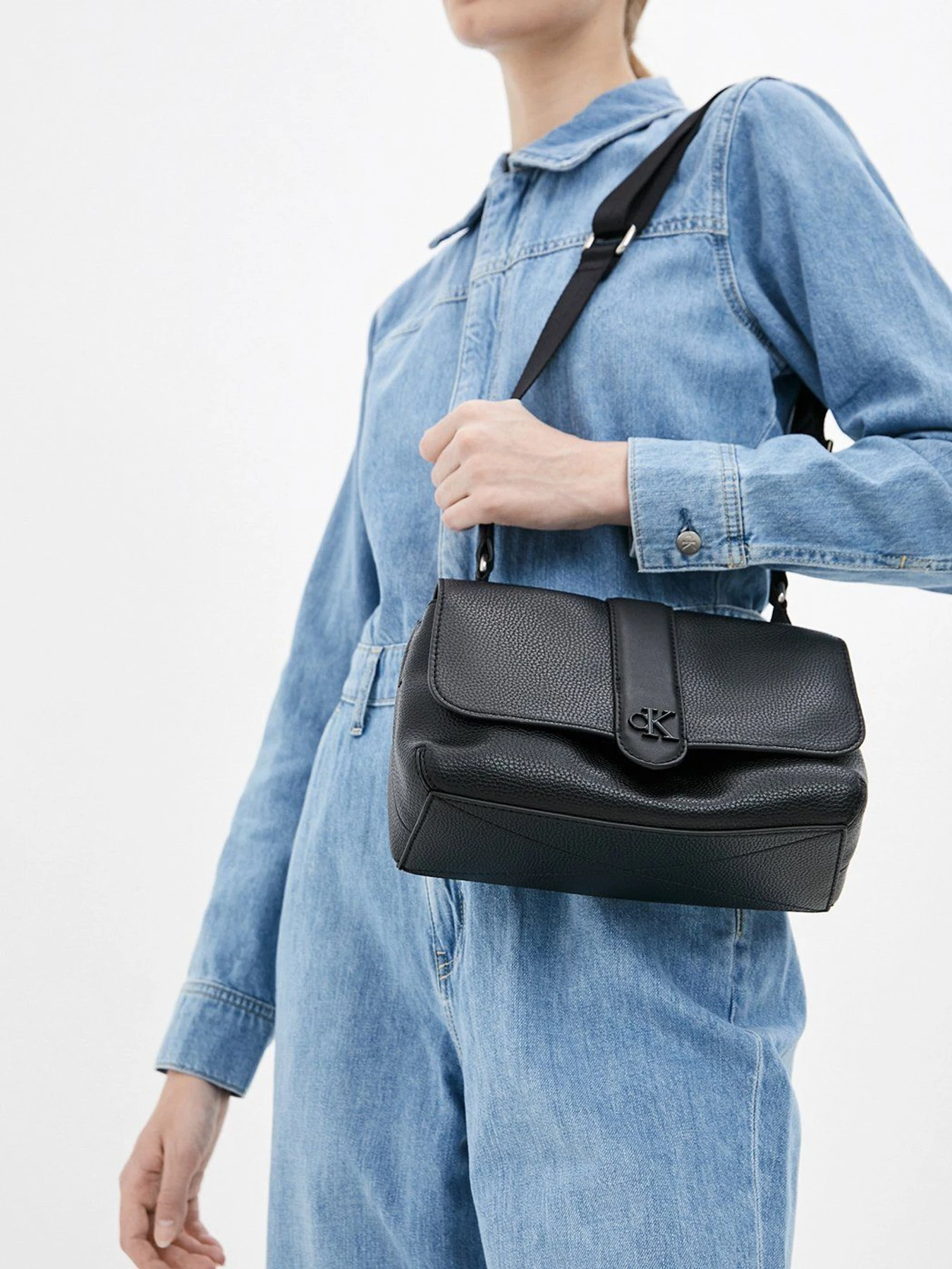 Сумки Calvin Klein Jeans модель K60K608268_BDS Сумки Calvin Klein Jeans модель K60K608268_BDS Фото