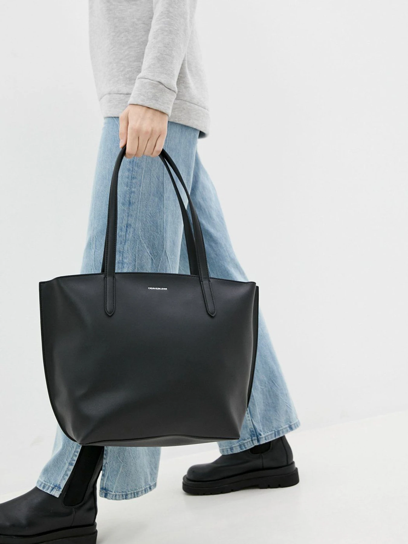 Сумки Calvin Klein Jeans модель K60K608384_BDS Сумки Calvin Klein Jeans модель K60K608384_BDS Фото