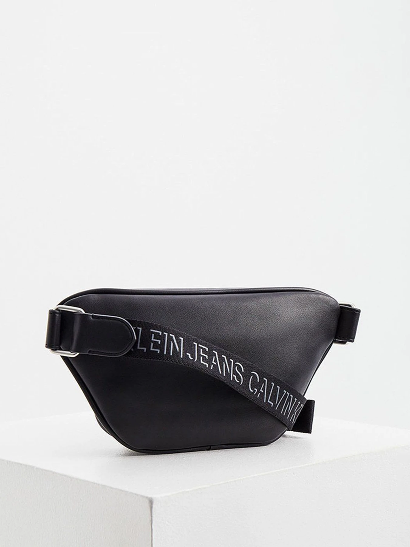 Сумки Calvin Klein Jeans модель K60K608694_BDS Сумки Calvin Klein Jeans модель K60K608694_BDS Фото